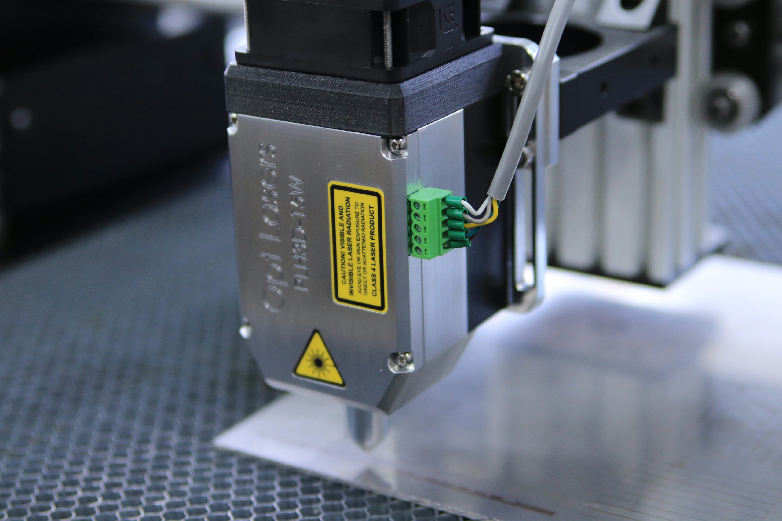 découvrez nos services de découpe au laser pour des réalisations précises et sur mesure, au service de vos projets industriels ou créatifs.