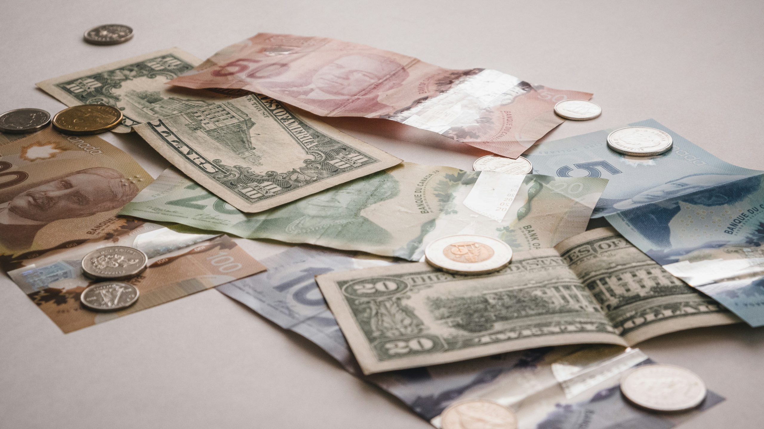 consolidation de dettes : découvrez comment regrouper vos dettes pour simplifier vos finances et réduire vos paiements mensuels.