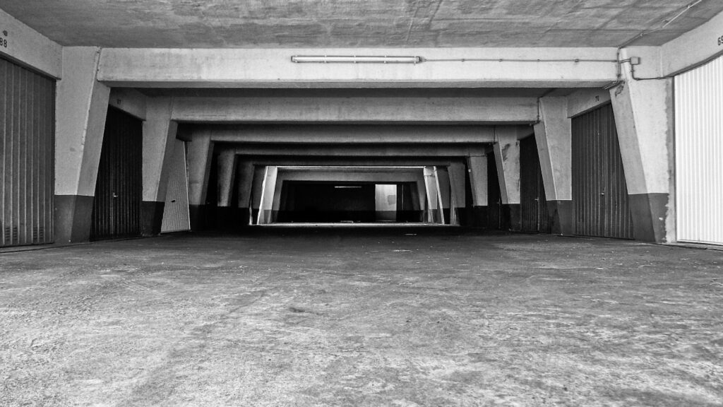 Combien coûte une porte de garage industrielle ?